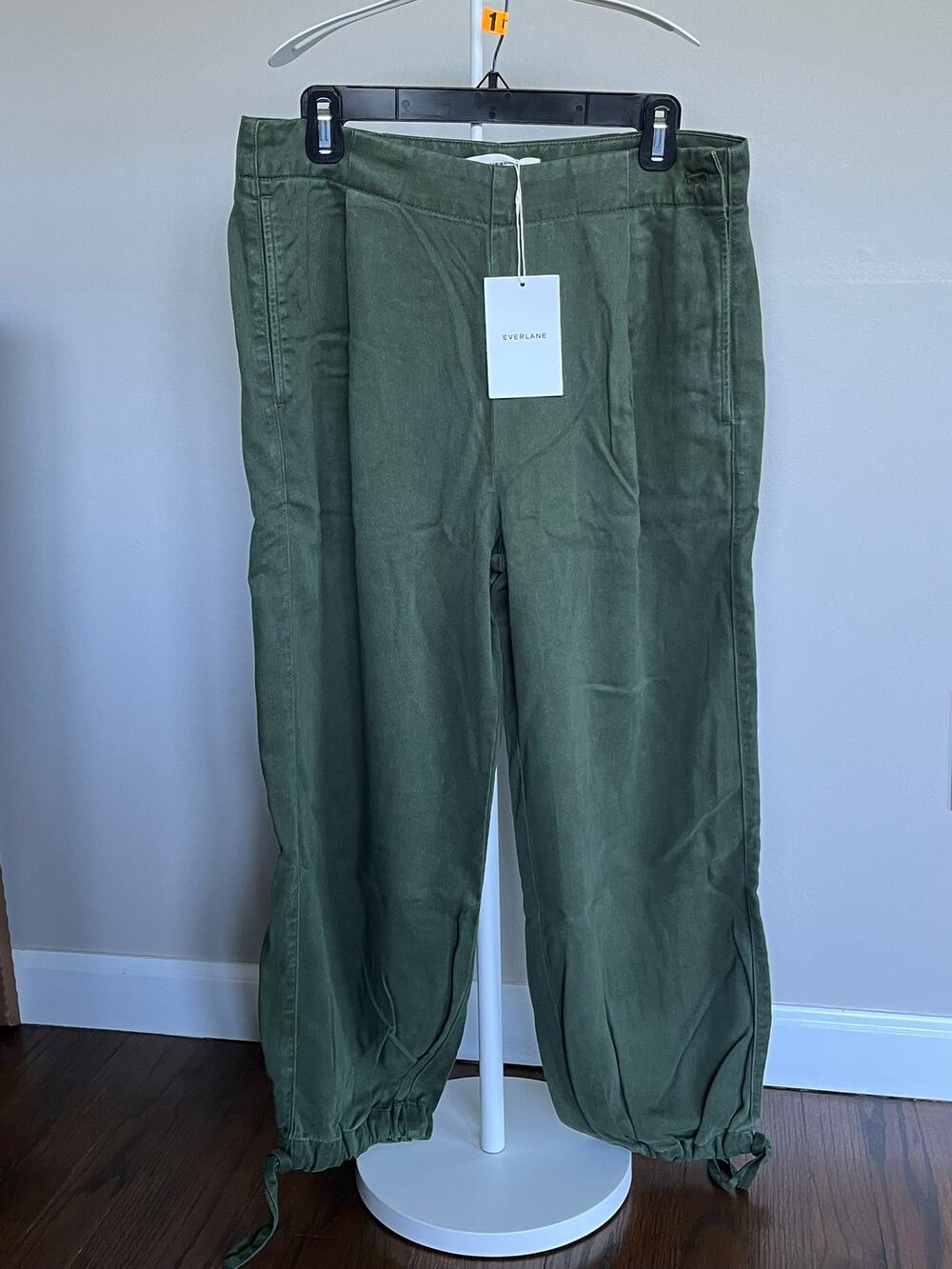 Everlane Chino Jogger in Buttersoft, Green, 8